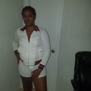 Meet your Posher, Linora